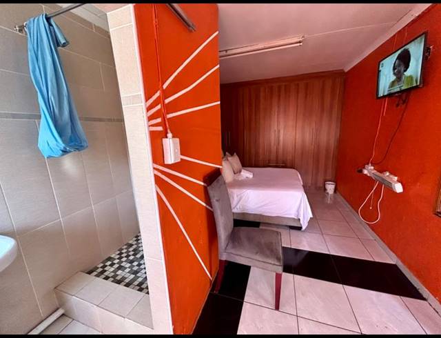 11 BEDROOM HOUSE FOR SALE IN VANDERBIJLPARK CW 2